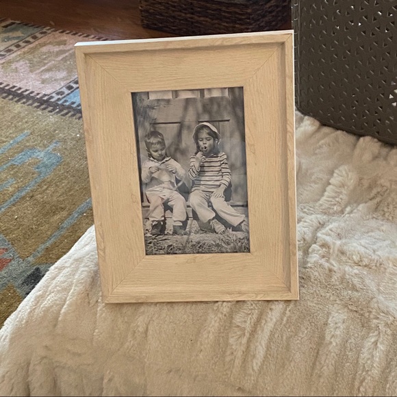 4 x 6 opening white wood grain photo frame, new - Picture 1 of 2